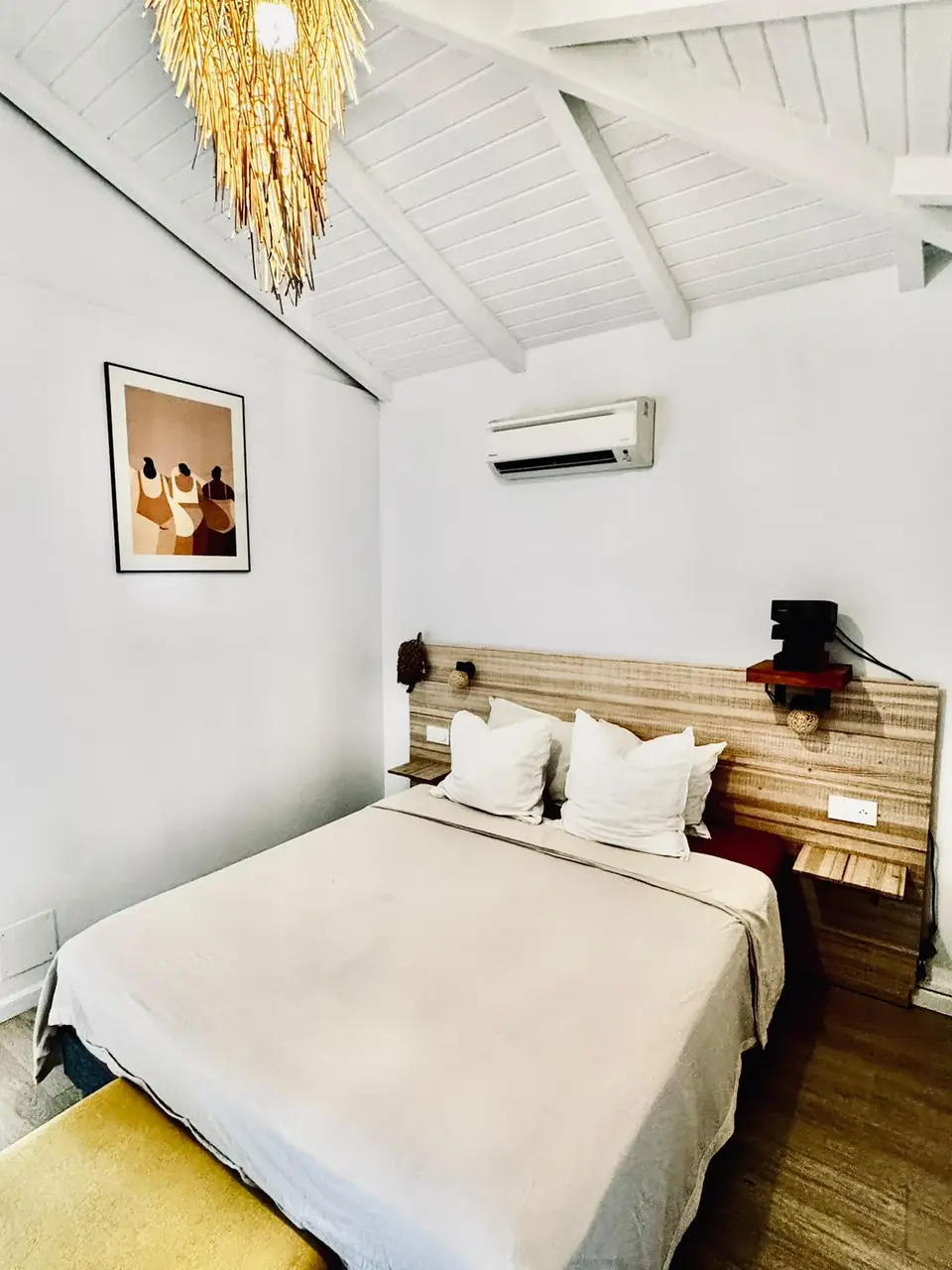 Chambre climatisée avec lit double