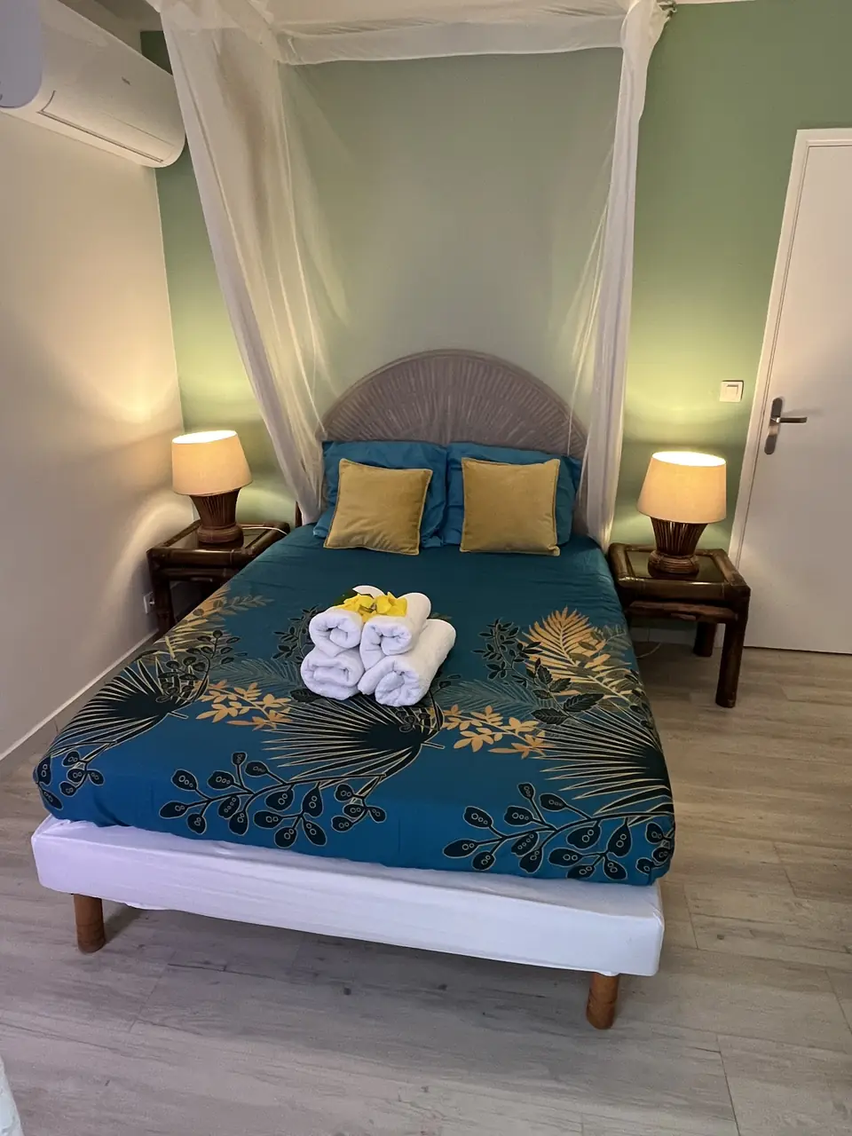 Suite parentale climatisée de la villa